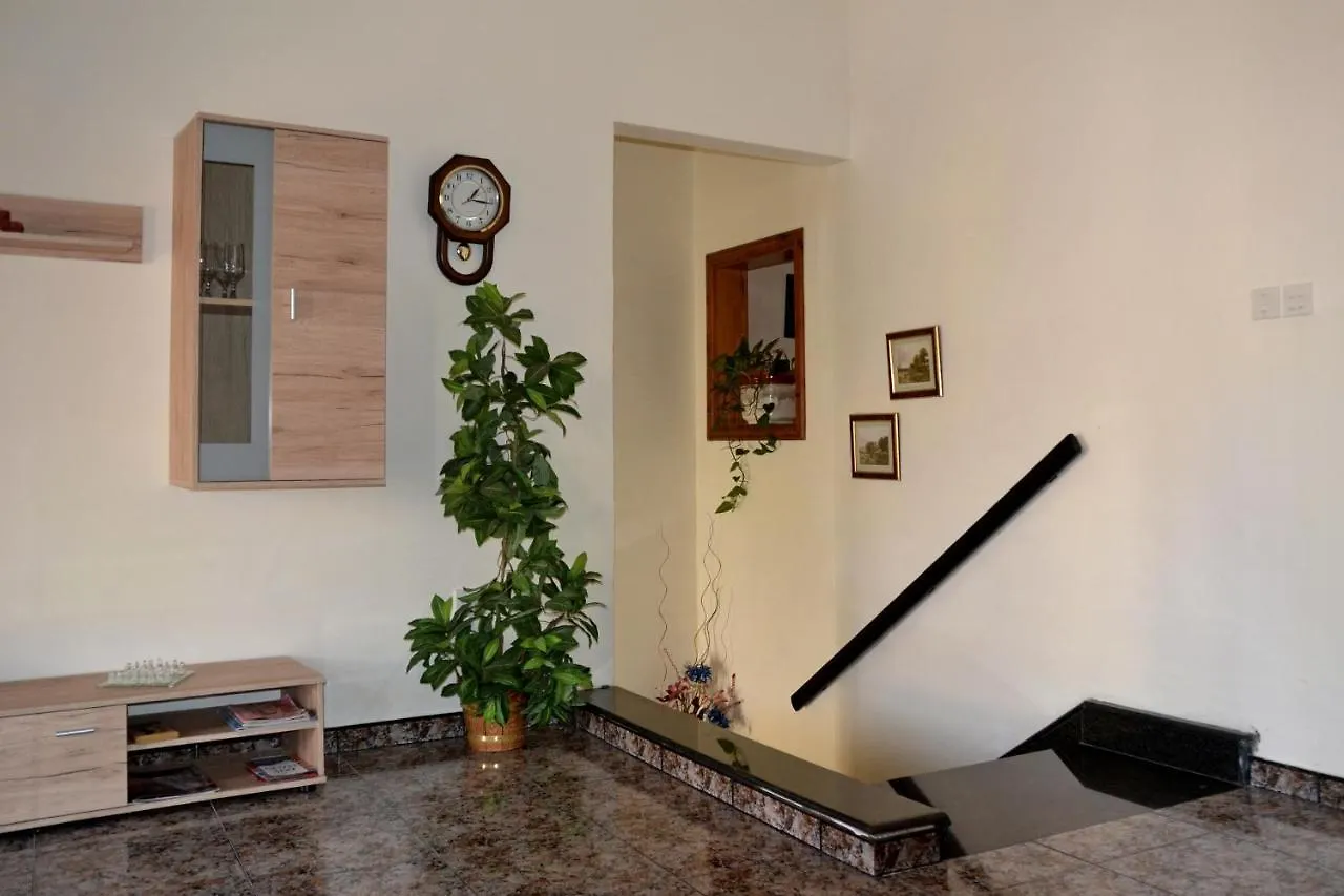 Silia'S Maisonette Марсаскала